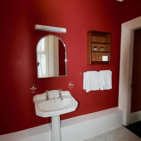 ホテル Foyles クリフデン